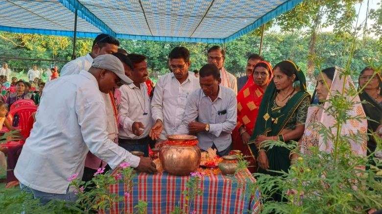 ताकि पीढ़ियां रखें याद… गांववालों ने बेटियों पर रखे पेड़ों के नाम, शुरू की अनोखी पहल