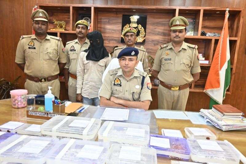 महराजगंज: भिटौली पुलिस ने 24 घंटे के भीतर ज्वेलरी शॉप चोरी का किया खुलासा, शातिर चोर गिरफ्तार