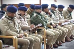 उत्तराखंड राज्य स्थापना दिवस के अवसर पर पुलिस अधीक्षक चमोली ने सुरक्षा व्यवस्था का लिया जायजा, पुलिस बल को दिए सख्त निर्देश फ़ोटो 2024 11 09 10. 48. 11 बजे a53c3944